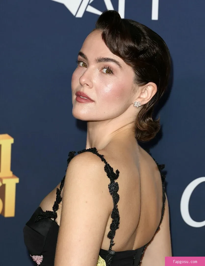 Zoey Deutch
