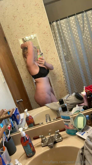 Zestywhitegirl/Maria Moore content
